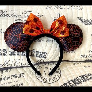 Disney Parks Halloween 👻 Minnie Ears - headband w/spider web ears. sparkly bow